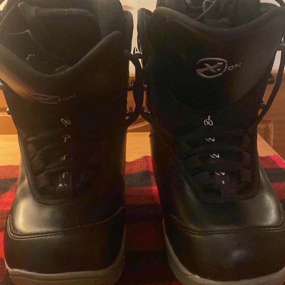 Like new X-ion Snowboarding Boots - Picture 3 of 3